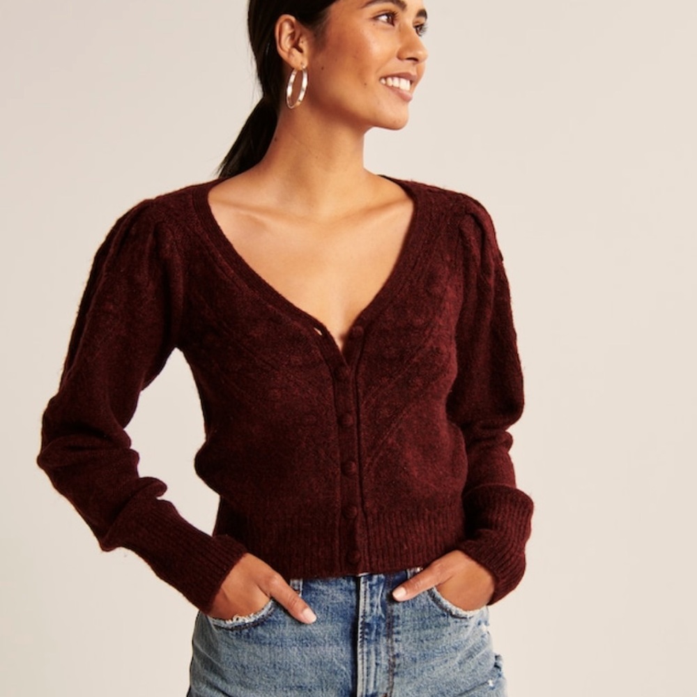 A & F Cropped Bobble Cardigan in Burgundy